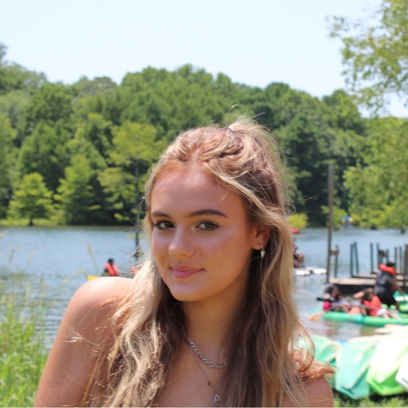 Meet your Posher, Jessica - Picture 1 of 1